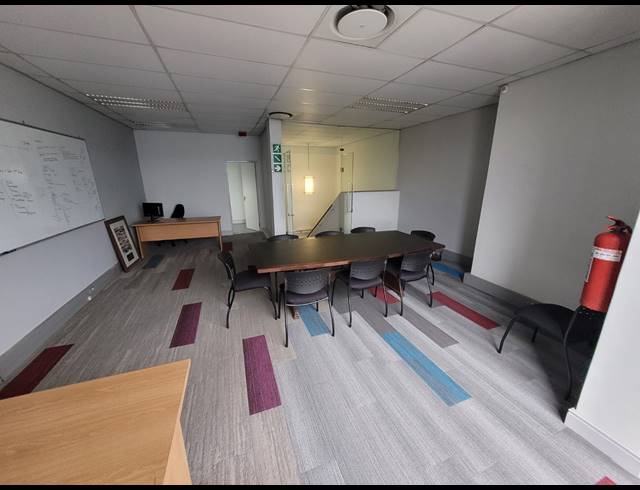 302M² WAREHOUSE TO LET IN STIKLAND INDUSTRIAL